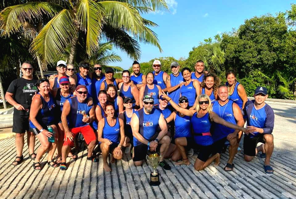 El equipo de Bote Dragón de Puerto Aventuras listo para competir en el Panamericano en Panamá