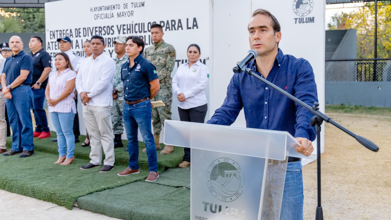 Diego Castañón entrega nuevos vehículos para brindar servicios de calidad a familias de Tulum