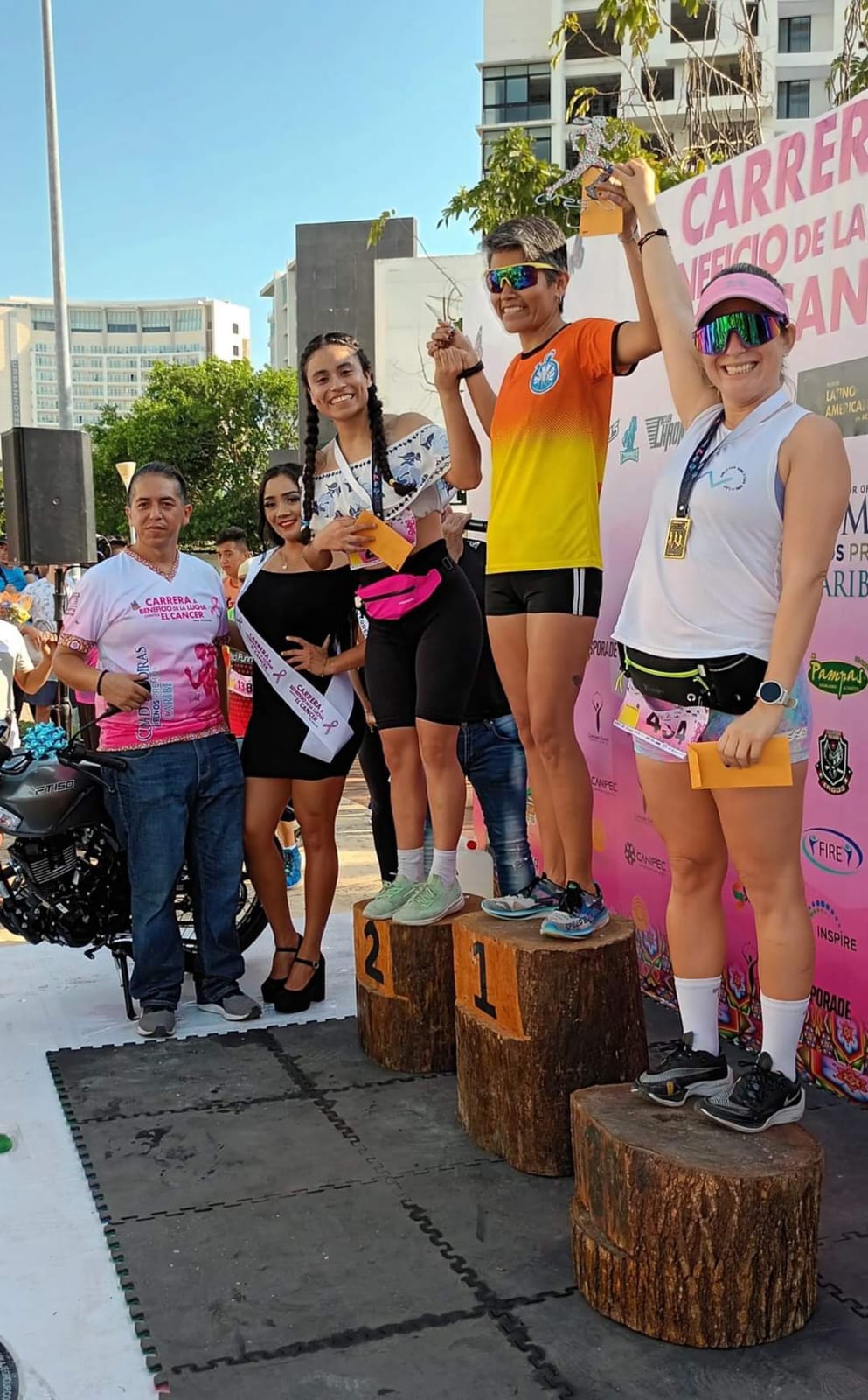 Turia Limón y Roboan Espinosa, triunfaron en la Carrera contra el Cáncer