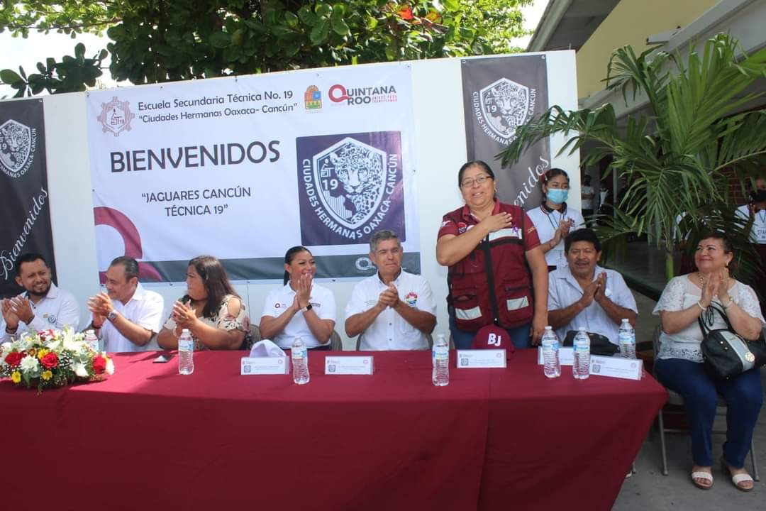 El Instituto Municipal del Deporte apadrina la inauguración de la cancha de fútbol en la escuela Técnica 19 "Ciudades Hermanas"