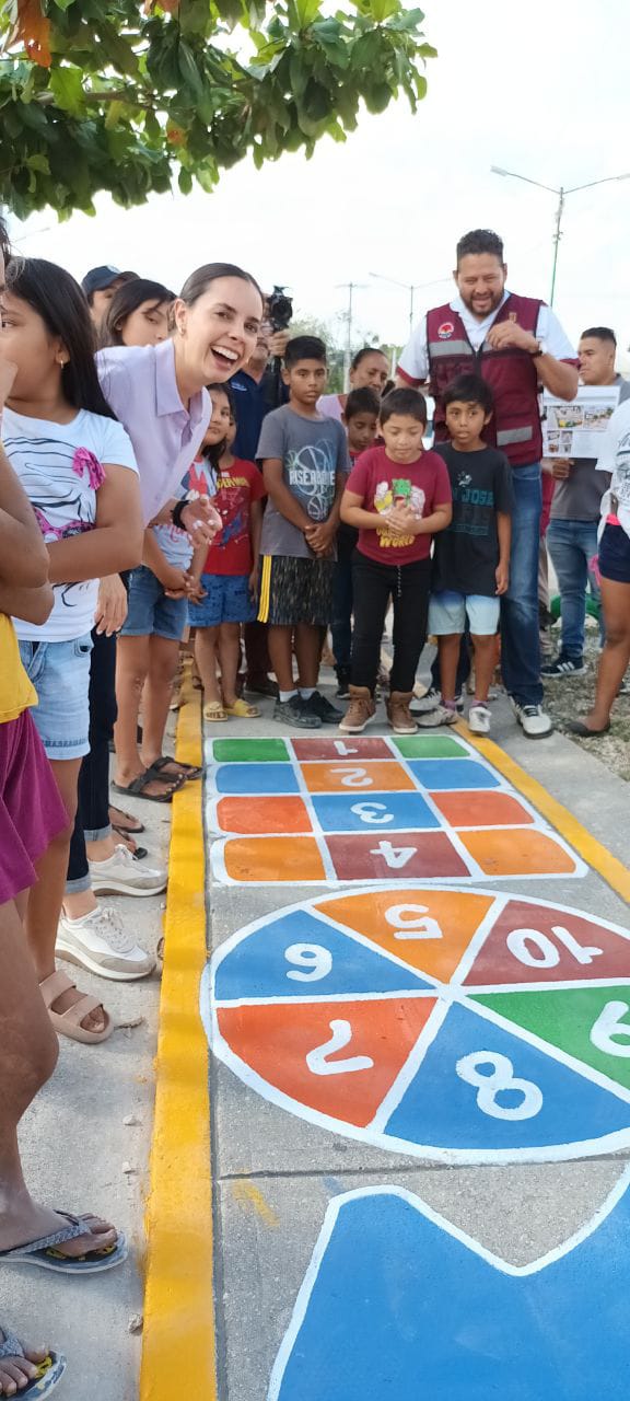 Supervisa Ana Paty Peralta con Alejandro Luna, el parque y las areas deportivas de Villas Otoch