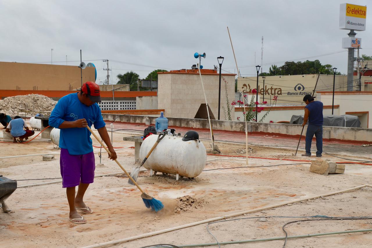 Avanza rehabilitación del techo del mercado de Felipe Carrillo Puerto