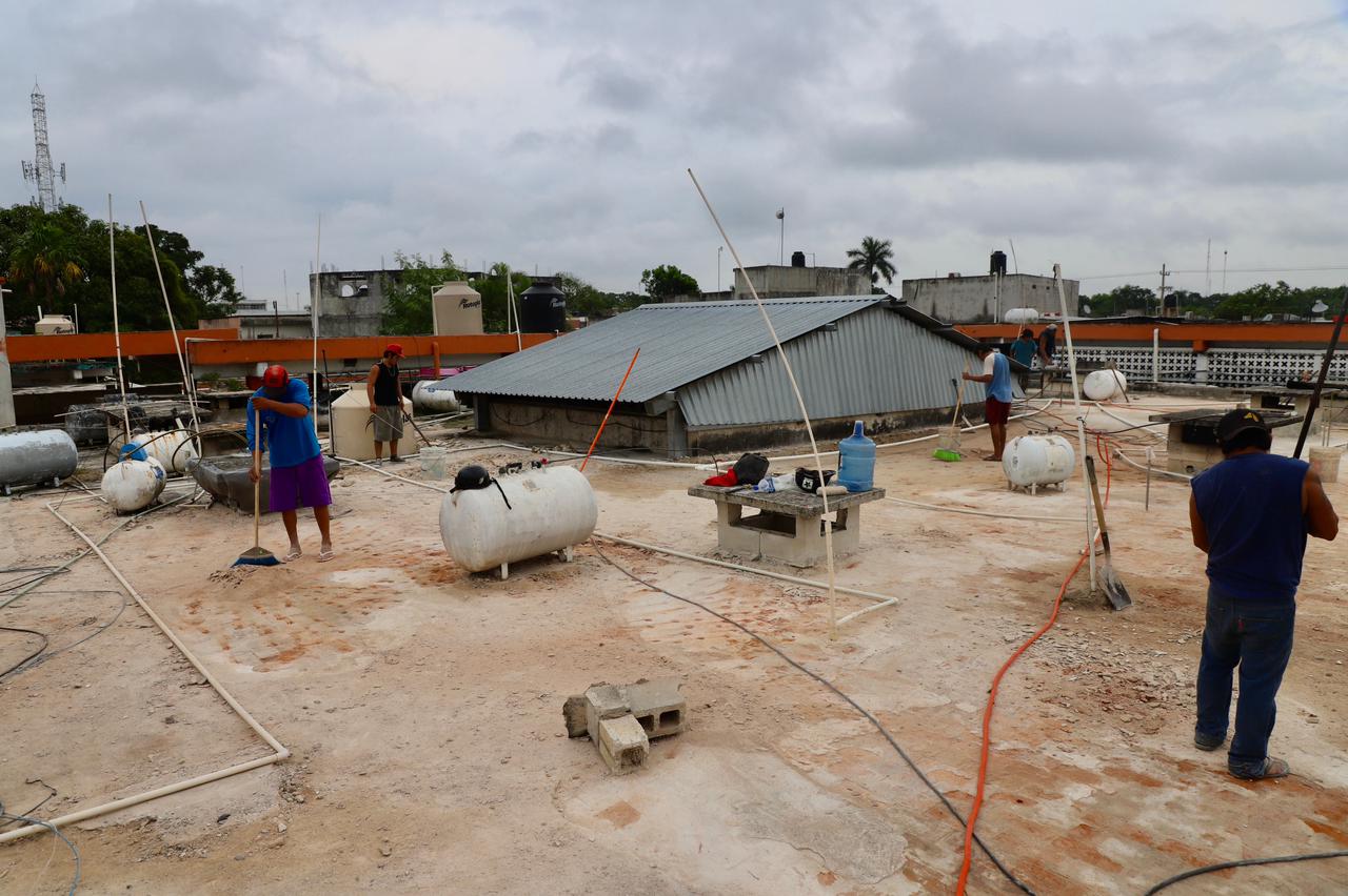 Avanza rehabilitación del techo del mercado de Felipe Carrillo Puerto