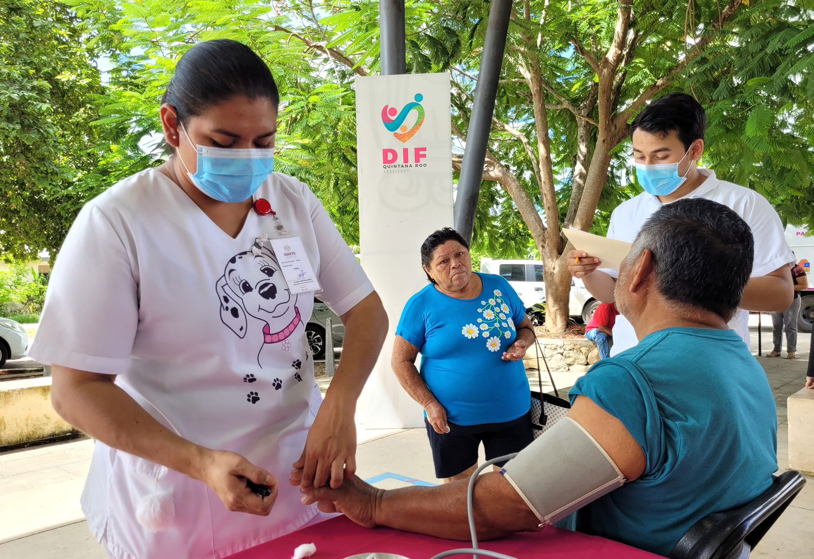 Mary Hernández respalda exitosa Feria de Servicios Asistenciales para Personas Mayores en Felipe Carrillo Puerto