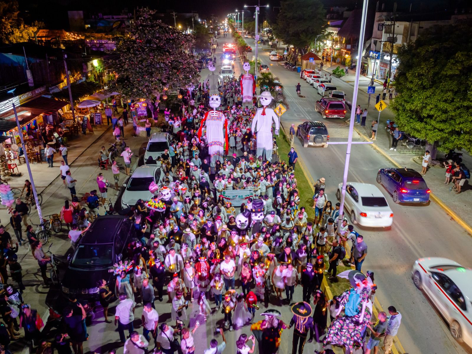 Exitoso "Paseo de las Ánimas 2023" en Tulum: Comienza el Hanal Pixan en un ambiente de alegría y tradición