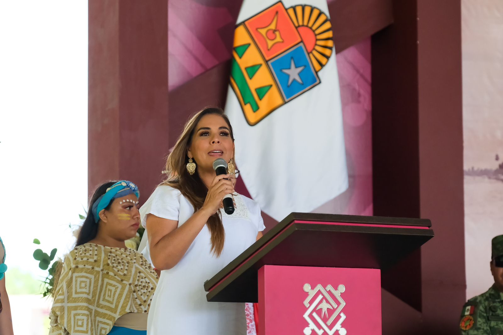 Celebra Mara Lezama con habitantes de Cozumel el 174 aniversario de creación del pueblo de San Miguel