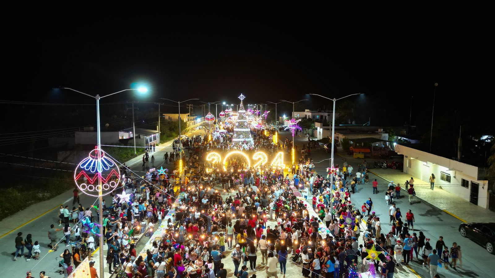 Mary Hernández une a familias en el encendido de luces navideñas de Felipe Carrillo Puerto