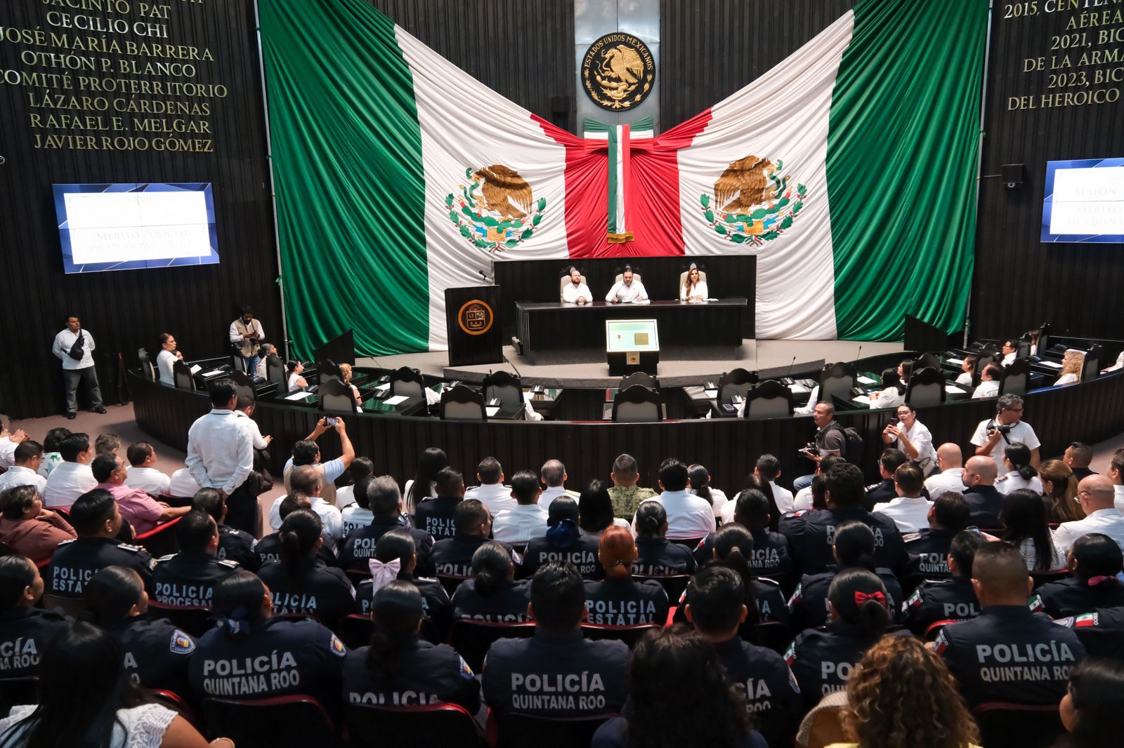 Entrega Mara Lezama la Medalla al Mérito Policial Quintana Roo 2023 por su desempeño y labor al servicio de la ciudadanía