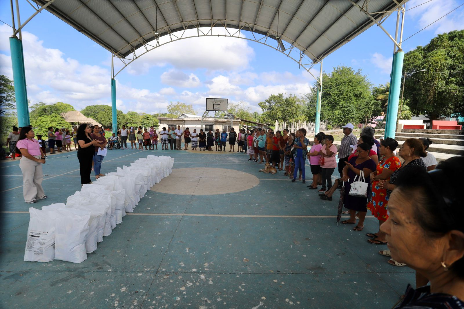 DIF-Felipe Carrillo Puerto entrega apoyos alimentarios en Noh Bec