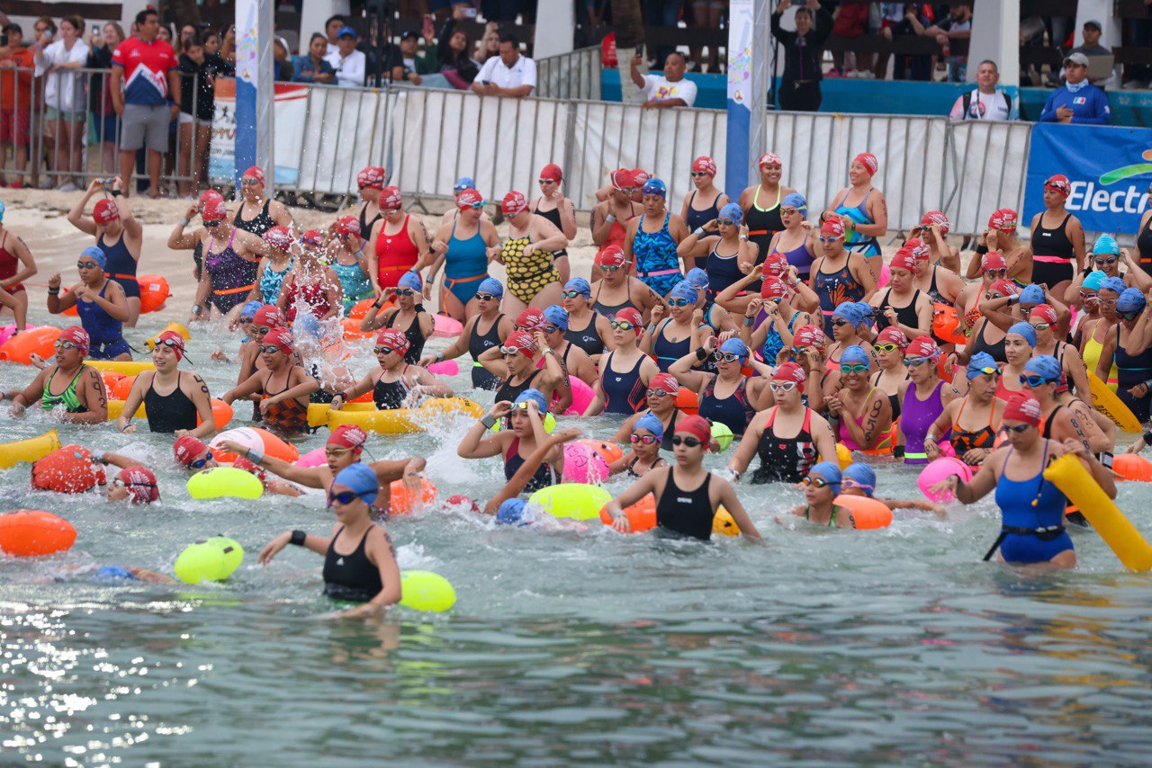 Puerto Morelos vive gran ambiente deportivo con el XIX Maratón de aguas abiertas, "Ruta del Arrecife"