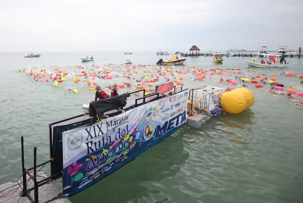 Puerto Morelos vive gran ambiente deportivo con el XIX Maratón de aguas abiertas, "Ruta del Arrecife"