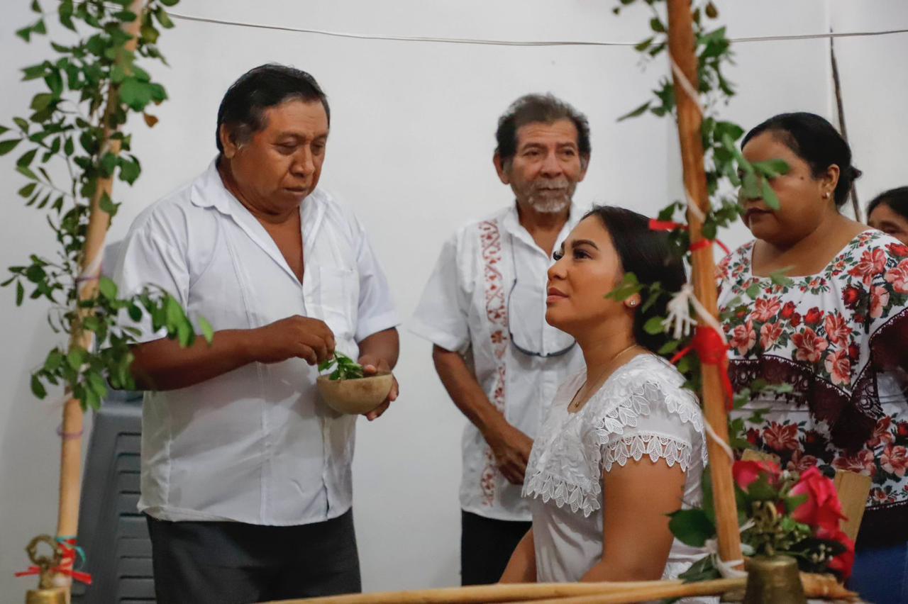 Mary Hernández recibe nombramiento maya “Hermana del Pueblo”