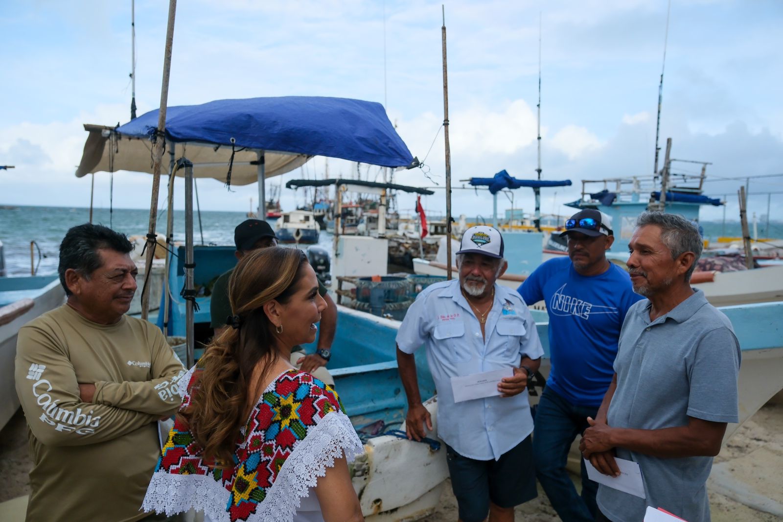 Entrega Mara Lezama tarjetas electrónicas del programa “Apoyo en veda para los Pescadores”