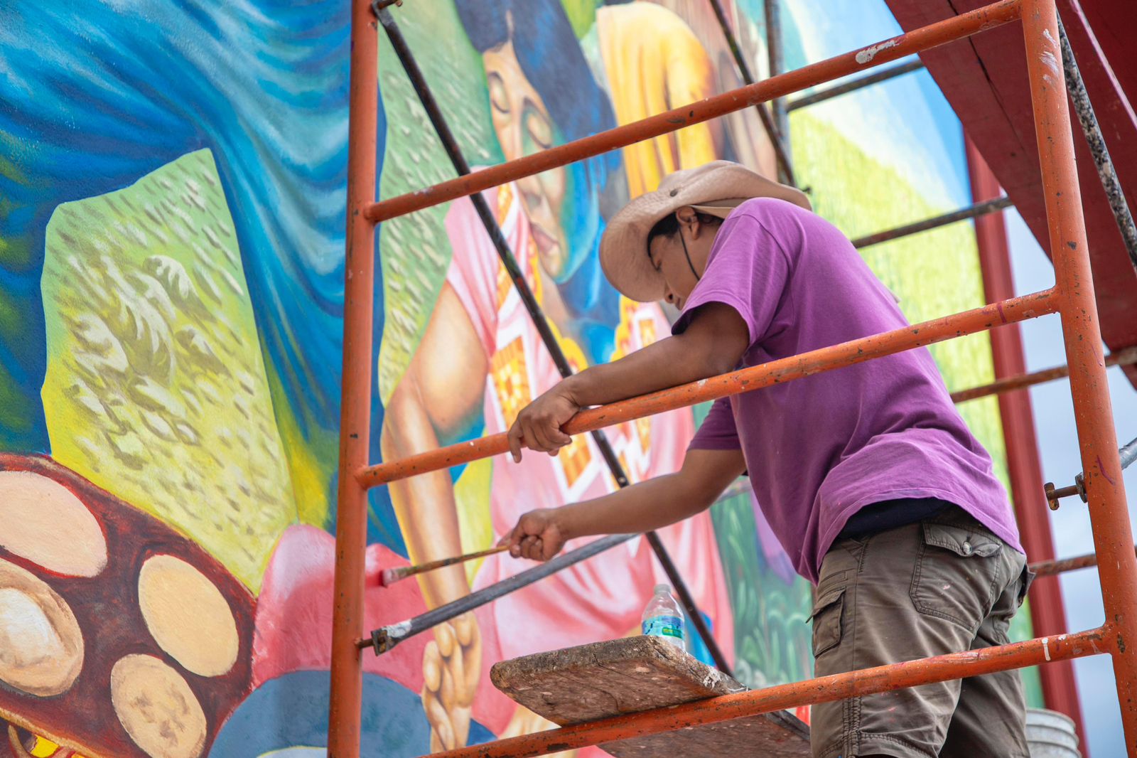 Artistas Carrilloportenses plasman en colorido mural la historia del municipio Maya