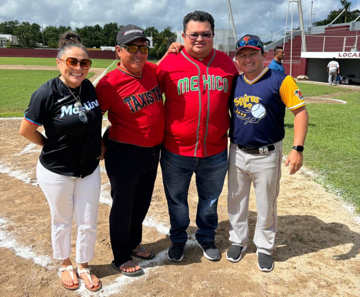 Lanza Chacón pelota inaugural de la Liga Municipal de Béisbol