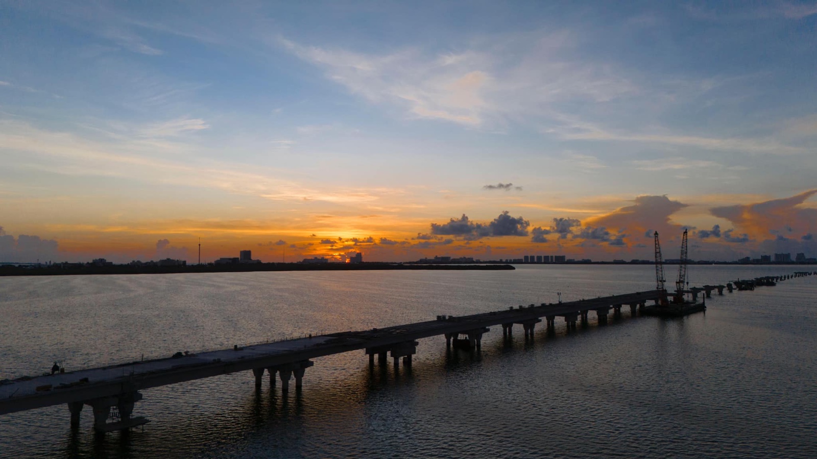 Mara Lezama impulsa movilidad sustentable con proyectos clave en Cancún, como el puente Nichupté y la avenida Huayacán