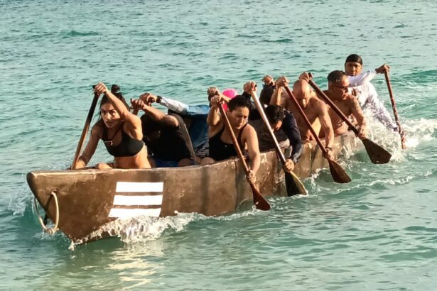 Los canoeros se preparan para la Travesía Sagrada Maya