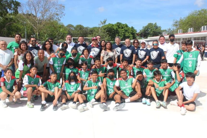 El Instituto Municipal del Deporte apadrina la inauguración de la cancha de fútbol en la escuela Técnica 19 "Ciudades Hermanas"