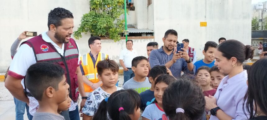 Supervisa Ana Paty Peralta con Alejandro Luna, el parque y las areas deportivas de Villas Otoch