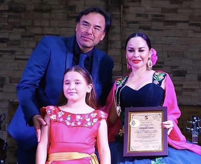 La Cantante Quintanarroense Edith Encalada galardonada con la Medalla “Silvia Pinal” 2023