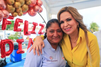 Lili Campos festeja con madres de Puerto Aventuras y Playa del Carmen