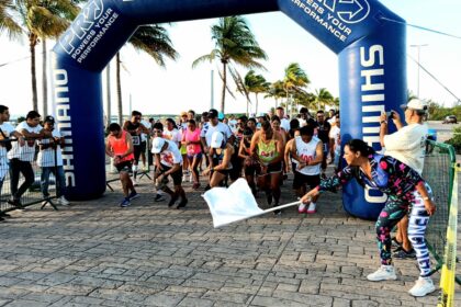 Lizbet Romero y Víctor Tinoco, ganadores de la segunda edición de la carrera por el "Día del Maestro"