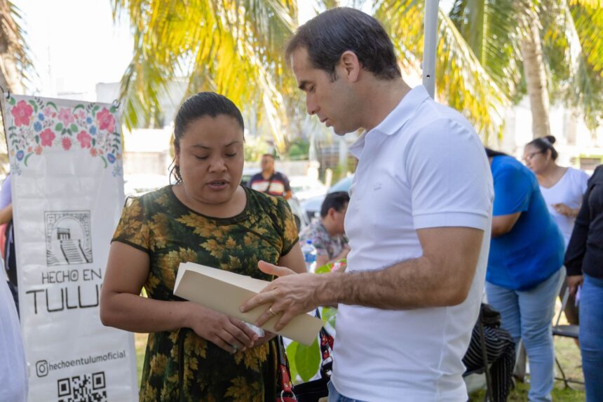 Diego Castañón acerca trámites y servicios del Ayuntamiento a la colonia Huracanes