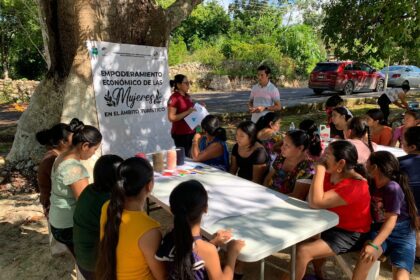 Exitoso taller de pompones para el empoderamiento de la mujer maya en Tulum