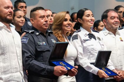 Entrega Mara Lezama la Medalla al Mérito Policial Quintana Roo 2023 por su desempeño y labor al servicio de la ciudadanía