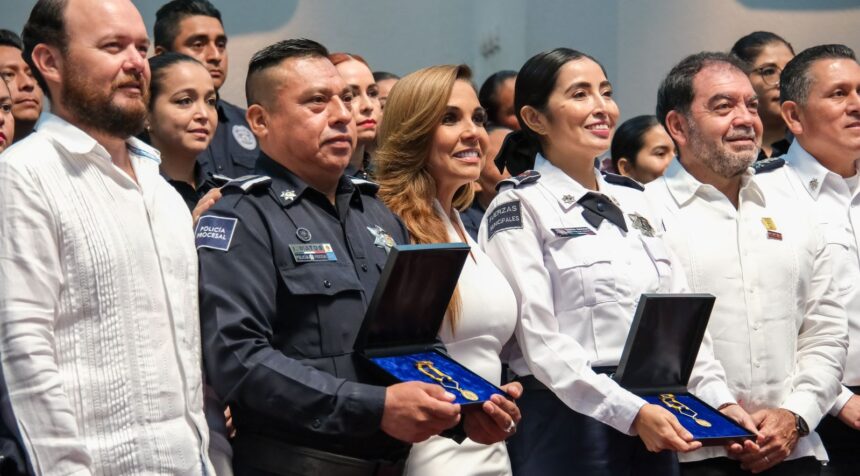 Entrega Mara Lezama la Medalla al Mérito Policial Quintana Roo 2023 por su desempeño y labor al servicio de la ciudadanía