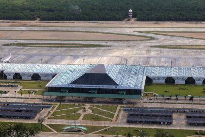 Logra Mara Lezama tarifas más bajas y regulación de acceso para transportación turística en el Aeropuerto Internacional de Tulum