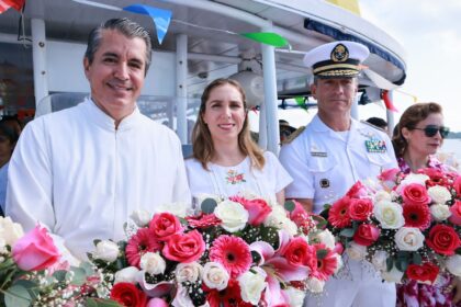 Atenea Gómez Ricalde encabeza el 30 Aniversario de la Inmersión de la Cruz de la Bahía